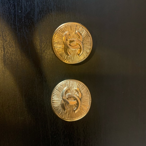 Vintage Chanel earrings - Picture 2 of 7